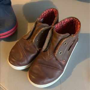 Tom’s boys boots